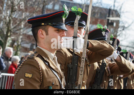 Crewe, Cheshire, Royaume-Uni. Feb 17, 2015. Des soldats du régiment de mercie le sont honorés avec la liberté de la ville de Crewe, le 17 février 2015 Crédit : Simon Newbury/Alamy Live News Banque D'Images