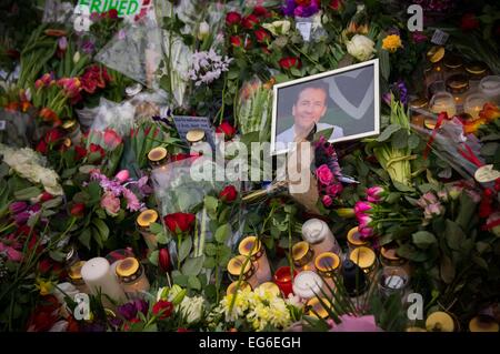 Une photo de Finn (Nogaard perdu son vivent dans le Krudttonden) prise de vue de fleurs et de bougies à l'extérieur de l'Krudttonden cafe. La nation de Danemark en choc après 2 terroist des attaques dans la capitale. © Geovien Si/Pacific Press/Alamy Live News Banque D'Images