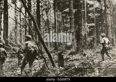 Les fantassins américains combats dans la forêt de Hurtgen allemande près de Vossenack. 9 novembre, 1944. Dans la bataille de la forêt Hurtgen, sept. Banque D'Images