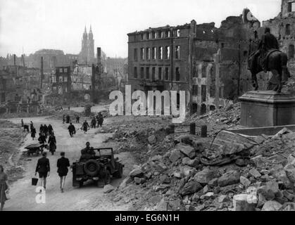 Ville bavaroise de Nuremberg après sa capture par l'armée américaine dans une bataille d'avril 17-21, 1945. Dans la distance, est le Banque D'Images
