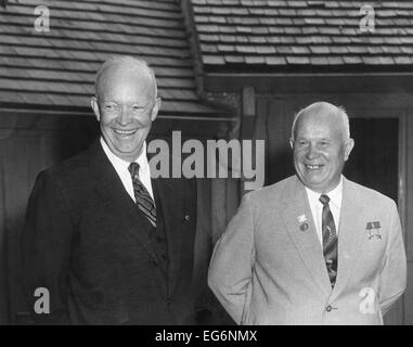 Le président Dwight Eisenhower et le Premier Ministre soviétique Nikita Khrouchtchev, le 25 septembre 1959. Ils étaient à la ferme de Gettysburg du Président Banque D'Images