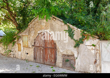 Dans une cave à vin, un Kellergasse lane avec des caves à vin, Gols, Nord de Burgenland, Burgenland, Autriche Banque D'Images