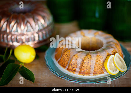 Graines de pavot citron recette Gâteau bundt Banque D'Images