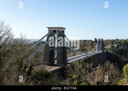 Bristol, Royaume-Uni. Feb 18, 2015. La traversée du pont suspendu de Clifton Avon Gorge Crédit : Rob Hawkins/Alamy Live News Banque D'Images