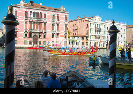 En gondole de cérémonie Regata Storica di Venezia Banque D'Images