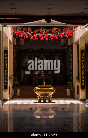 Intérieur d'un temple chinois à Melaka, Malaisie. Banque D'Images