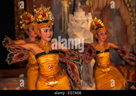 UBUD, BALI, INDONÉSIE - Août 07 : Legong danse traditionnelle balinaise à Ubud, Bali, Indonésie, 07 août, 2010 Banque D'Images