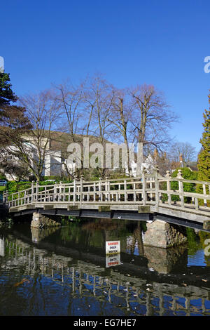 Piscine Swan, Prieuré de Great Malvern, Parc, Worcestershire, Angleterre, RU en hiver Banque D'Images