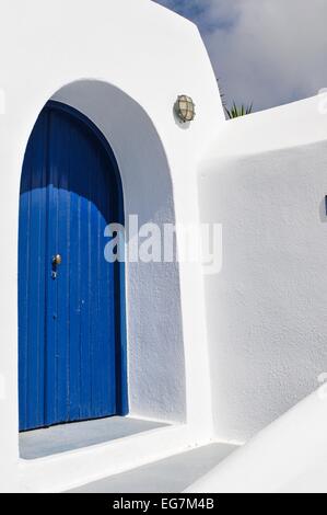 La ville de Fira, la capitale de l'île de Santorin (Thera Thira officiellement, de façon classique) dans le groupe de l'île des Cyclades de G Banque D'Images