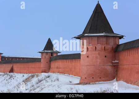 Les murs et les tours du monastère de Saint Euthymius, Suzdal, région de Vladimir, Russie Banque D'Images