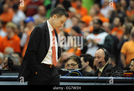 Syracuse, NY, USA. Feb 18, 2015. 18 févr. 2015 : l'Orange de Syracuse défait les Louisville Cardinals 69-59 au Carrier Dome à Syracuse, New York. © csm/Alamy Live News Banque D'Images