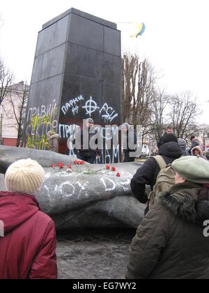 Jeté grand monument en bronze de Lénine le chef du prolétariat mondial à Chernihiv Banque D'Images