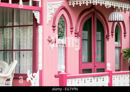 Gingerbread cottages, Oak Bluffs, Martha's Vineyard, Massachusetts, USA Banque D'Images