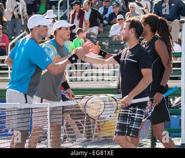 Delray Beach, Florida, US. Feb 18, 2015. Les frères Bryan, Mike à gauche et Bob (USA), a battu le duo de DUSTIN BROWN (GER) et ADRIAN MANNARINO (FRA) en deux sets 6-3, 7-5 dans leur premier match de double à l'ATP World Tour International dans le Delray Beach Tennis Stadium, Delray Beach, en Floride. © Arnold Drapkin/ZUMA/Alamy Fil Live News Banque D'Images