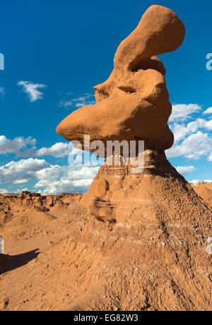 L'un des étranges formations à Goblin Valley State Park, Utah Banque D'Images