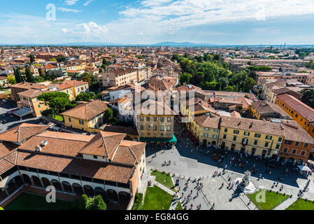 Vue de la Tour de Pise sur la ville de Pise, la Piazza del Duomo ou la Piazza dei Miracoli, Pisa, Toscane, Italie Banque D'Images