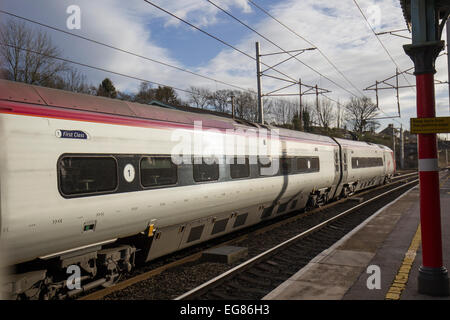 Virgin Train à Oxenholme railway station -le Lake District Banque D'Images