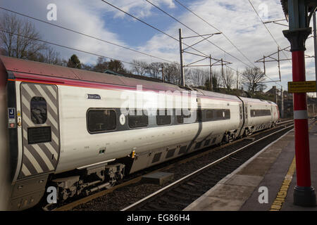 Virgin Train à Oxenholme railway station -le Lake District Banque D'Images