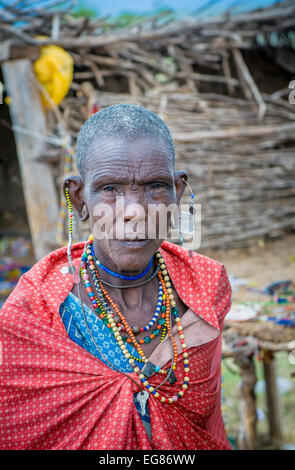 Le masai Mara, KENYA - Septembre 23 : vieille femme Masai, 23 Septembre, 2008 dans le Parc National de Masai Mara, Kenya Banque D'Images