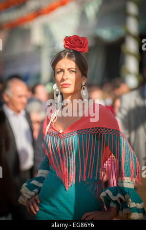Séville, ESPAGNE - Avril 25 : Les femmes en robe de style flamenco à Séville, la foire d'avril, 25 avril 2012 à Séville, Espagne Banque D'Images