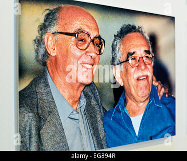 Portugal, Lisbonne : Photo d'écrivains José Saramago et Gabriel García Marquéz dans la Fondation José Saramago Banque D'Images