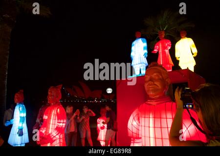 Sydney, Australie. 19 février 2015. Lanternes des guerriers de terre cuite à la roche à Hickson Road, Dawes Point pour célébrer le Nouvel An chinois. Crédit : Richard Milnes/Alamy Live News Banque D'Images