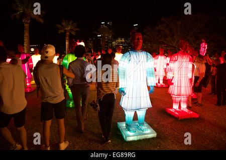 Sydney, Australie. 19 février 2015. Lanternes des guerriers de terre cuite à la roche à Hickson Road, Dawes Point pour célébrer le Nouvel An chinois. Crédit : Richard Milnes/Alamy Live News Banque D'Images