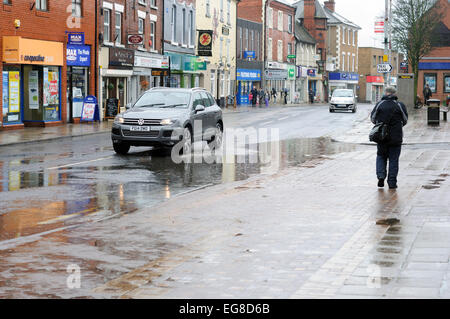 Hucknall, Nottinghamshire, Angleterre. 19 Février, 2015. Météo France : la moitié du temps à long terme de fortes pluies dans les East Midlands, configuré pour continuer le reste de la journée et obtenir plus froid dans la semaine.Les prévisionnistes disent une bonne probabilité de neige le week-end . Credit : IFIMAGE/Alamy Live News Banque D'Images