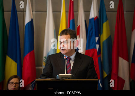 Vienne, Autriche. Feb 19, 2015. Présidente en exercice de l'OSCE et Ministre des Affaires étrangères serbe Ivica Dacic parle au cours de l'Assemblée parlementaire de l'OSCE'S 2015 Réunion d'hiver à Vienne, Autriche, le 19 février, 2015. © Qian Yi/Xinhua/Alamy Live News Banque D'Images