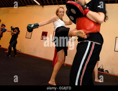 Thai kick box session la boxe est connu sous le nom de boxe Muay-Thai Wapping Londres Banque D'Images