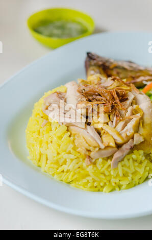 Close up Chicken Biryani avec chutney vert Banque D'Images