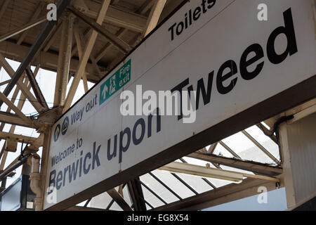 Carnforth inscrivez-vous à la gare de chemin de fer Banque D'Images