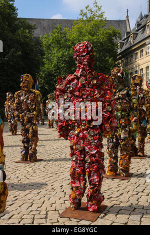 HA Schult's Trash les gens sur l'écran en place Clairfontaine à Luxembourg Ville Banque D'Images