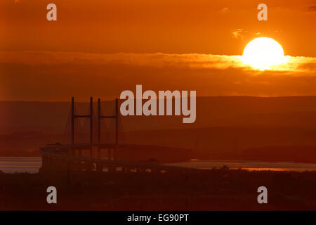 Deuxième Severn Crossing au coucher du soleil. Vu de Séry, avril 2014. Banque D'Images