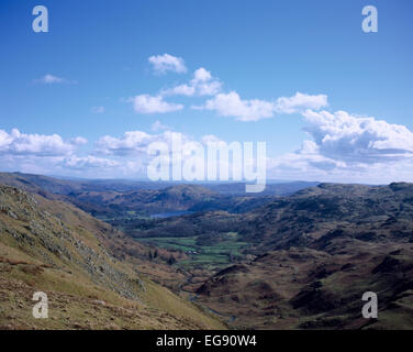 Grasmere et seigneur de rocher de l'arête entre Helm Crag et Gibson Knott Grasmere Cumbria Lake District Angleterre Banque D'Images