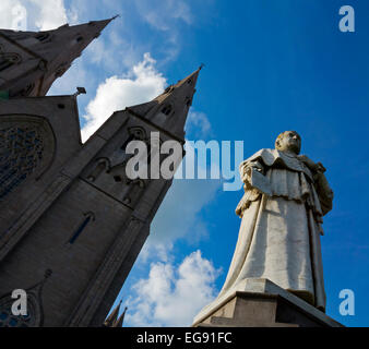 Les deux clochers de St Patrick's cathédrale catholique romaine à Armagh en Irlande du Nord 1840-1904 construit en style néo-gothique Banque D'Images