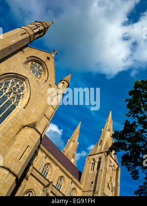 Les deux clochers de St Patrick's cathédrale catholique romaine à Armagh en Irlande du Nord 1840-1904 construit en style néo-gothique Banque D'Images