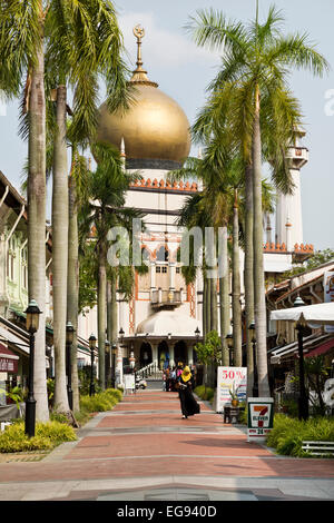 Masjid Sultan, la Mosquée Sultan et centre commercial piétonnier Bussorah à Kampong Glam, Singapour Banque D'Images