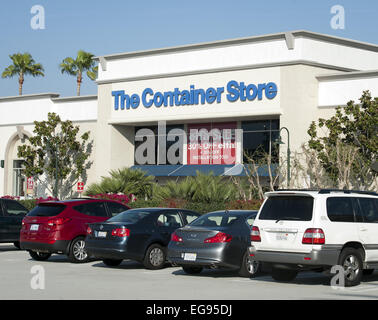 Costa Mesa, Californie, USA. Feb 19, 2015. Le Magasin de récipient, un récipient de spécialité et de l'organisation de la chaîne de détail fondée en 1978, propose une large gamme de solutions pour le stockage de près de quoi que ce soit.------Le Magasin de récipient à Costa Mesa, Californie vu depuis le parking. © David Bro/ZUMA/Alamy Fil Live News Banque D'Images