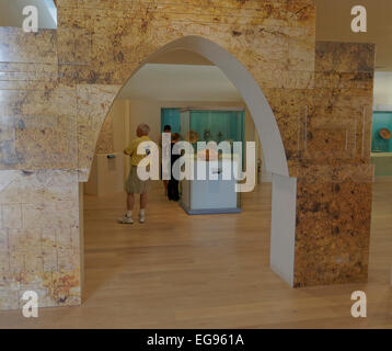 Les touristes dans le Museo Maya de Cancun Cancun ou Musée Maya, Cancun, Mexique Banque D'Images