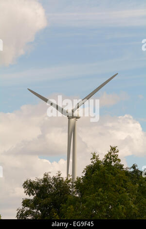 La production d'électricité éolienne sur jour de vent à Marston Moretaine, Bedfordshire, Angleterre Banque D'Images