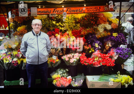 Ronnies Flower Stall. Berwick Street Market. Soho. Londres. Circa 1980 Banque D'Images