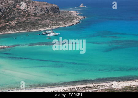 Bateaux dans le lagon de Balos, Crète, Grèce Banque D'Images