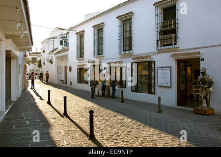 Rue typique village blanc de Mijas Malaga Costa del Sol Andalousie Espagne calle tipica en el pueblo blanco de mijas malaga Banque D'Images