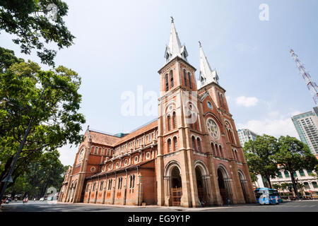 Ho Chi Minh Ville - La célèbre Basilique Notre-Dame, au Vietnam, en Asie. Banque D'Images