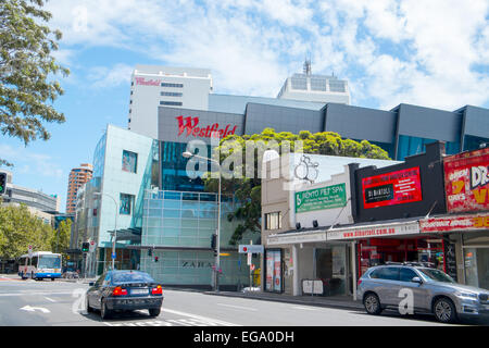 Jonction Bondi dans la banlieue est de Sydney, avec son centre commercial Westfield, NSW, Australie Banque D'Images