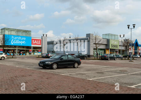 Village de meubles, et Home Sense magasins à Château Marina Retail Park, Castle Bridge Road, Nottingham, NG7 1GX, Royaume-Uni. Banque D'Images