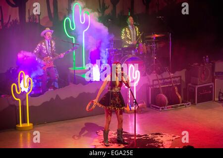 Madison, Wisconsin, USA. Feb 19, 2015. Musicien Country KACEY MUSGRAVES effectue sur scène à l'Orpheum Theatre de Madison, Wisconsin © Daniel DeSlover/ZUMA/Alamy Fil Live News Banque D'Images