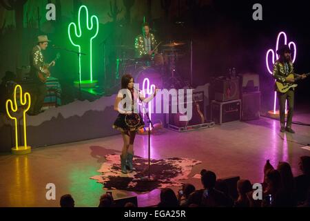 Madison, Wisconsin, USA. Feb 19, 2015. Musicien Country KACEY MUSGRAVES effectue sur scène à l'Orpheum Theatre de Madison, Wisconsin © Daniel DeSlover/ZUMA/Alamy Fil Live News Banque D'Images