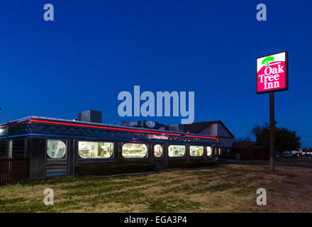 Penny's Diner à l'établissement Oak Tree Inn, un petit restaurant de style traditionnel de fer dans la région de Alpine, Texas, USA Banque D'Images